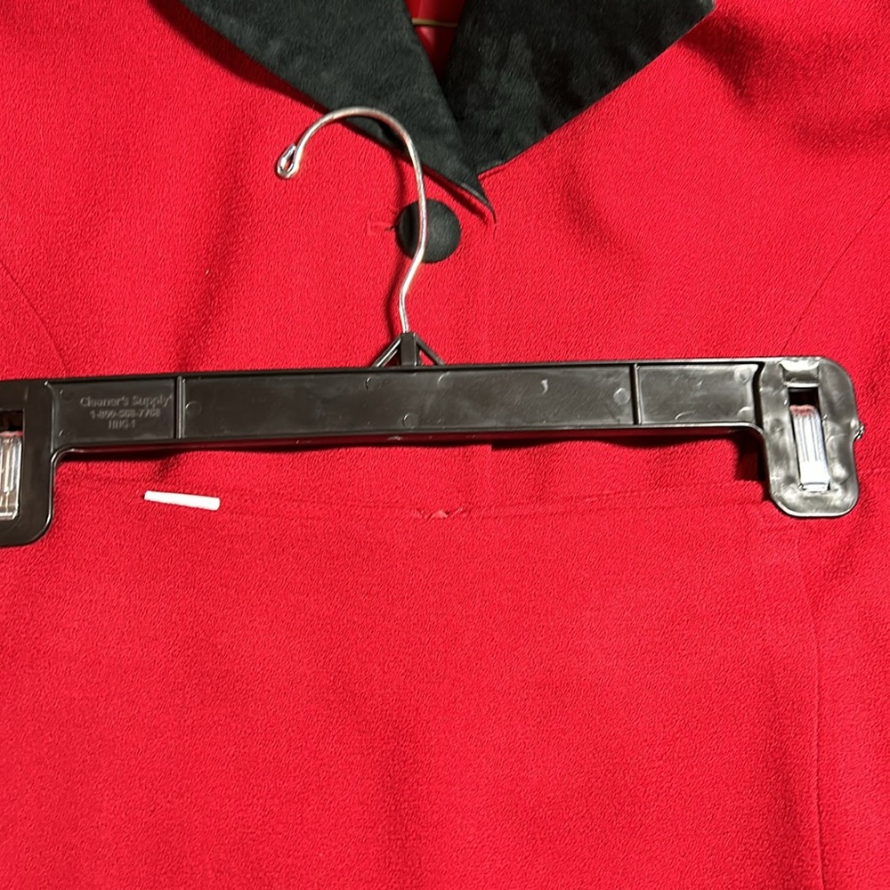 EVAN PICONE 2piece suit. Size 16, 💯 % wool. Red with black velvet trim. - Picture 13 of 15